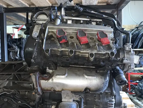 Двигатель AUDI A6 BDW 9835