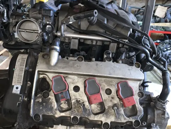 Двигатель AUDI A6 BDW 9835