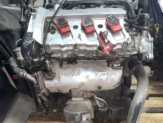 Двигатель AUDI A6 BDW 10527