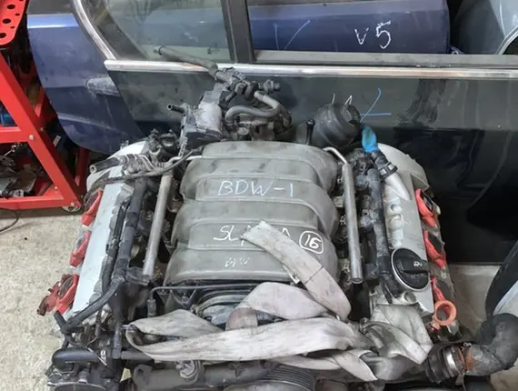 Двигатель AUDI A6 BDW 10527