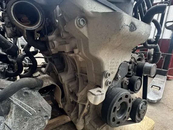 Двигатель Volkswagen Golf CJZ 9736